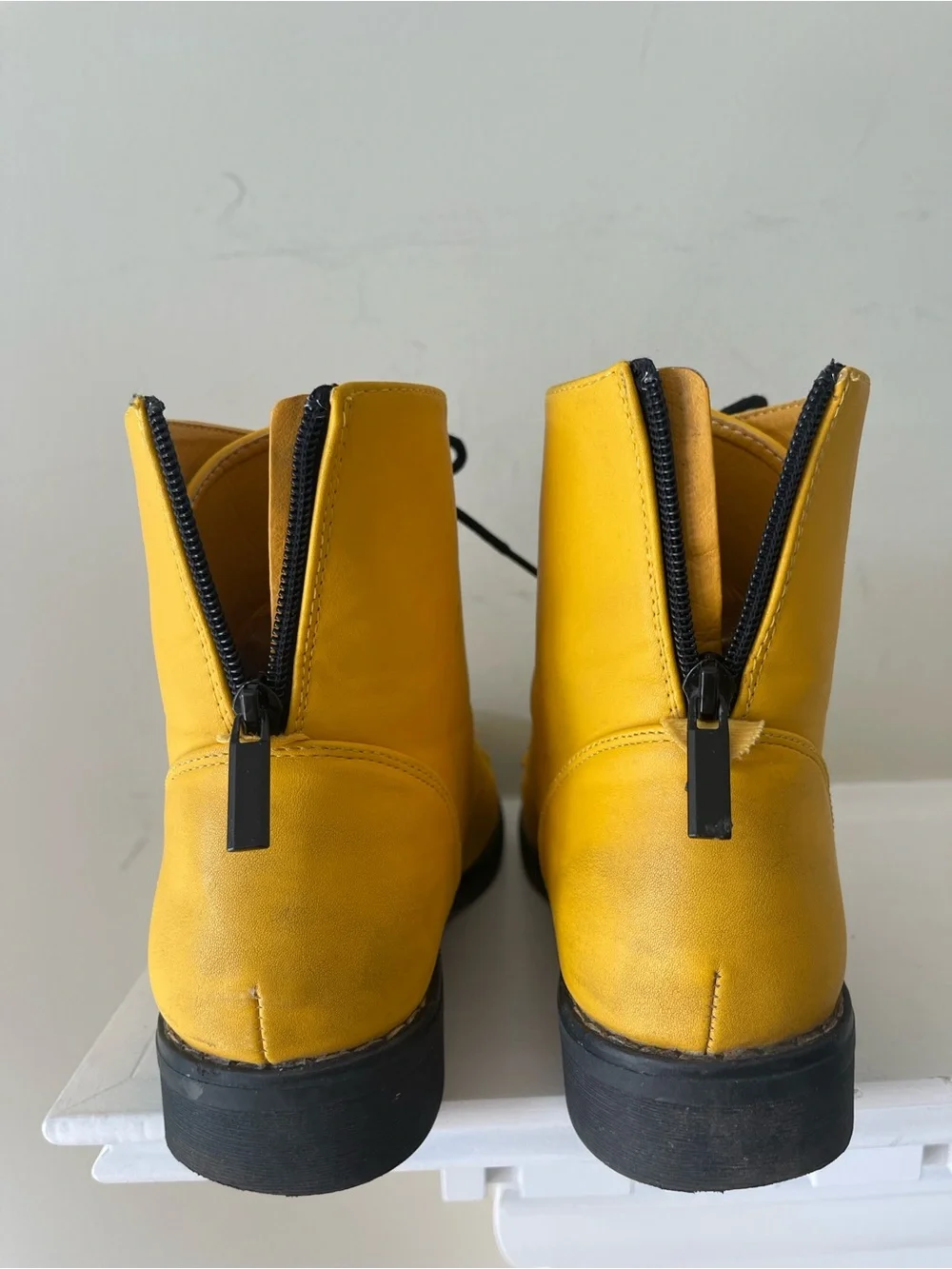 Harper Women’s Yellow Lace-Up Ankle Boots - Classic Urban Style EUC Size 7.5
